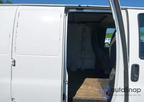 2019 Chevrolet Express 2500 Work Van из США, поврежденный, VIN 1GCWGAFG3K1216616